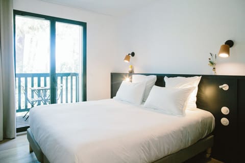 Classic with Balcony | Premium bedding, free minibar, in-room safe, desk