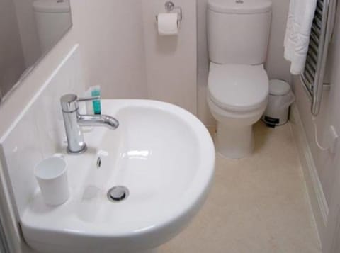 Standard Double Room, Ensuite | Bathroom