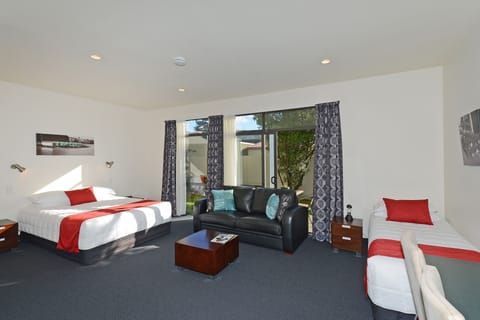 Twin Room (Queen and 1 Single) | Iron/ironing board, cribs/infant beds, free WiFi, bed sheets