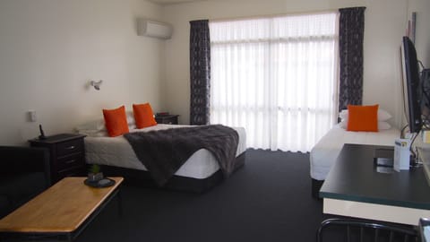 Twin Room (Queen and 1 Single) | Iron/ironing board, cribs/infant beds, free WiFi, bed sheets