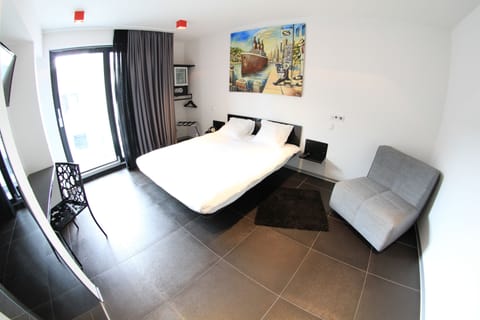 Superior Double Room | Minibar, in-room safe, desk, soundproofing