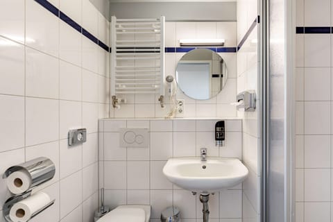 Quadruple Room | Bathroom | Shower, eco-friendly toiletries, hair dryer, soap