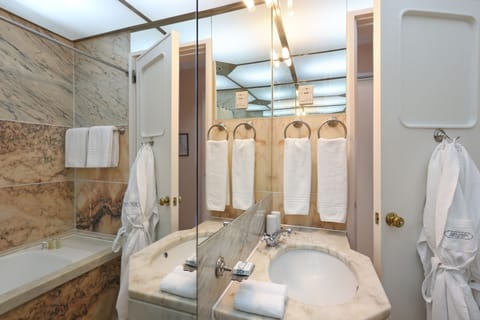 Combined shower/tub, deep soaking tub, designer toiletries, hair dryer