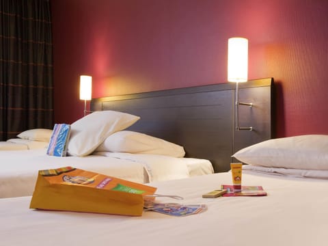 Standard Suite, 1 Double Bed with Sofa bed | Desk, soundproofing, iron/ironing board, free WiFi