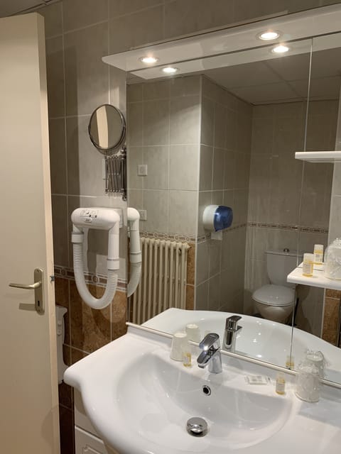 Prestige Double Room | Bathroom | Free toiletries, hair dryer, towels, soap