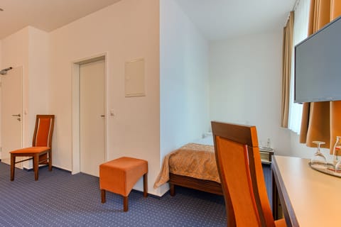 Executive Suite, 1 Queen Bed, City View | Individually decorated, desk, soundproofing, free WiFi