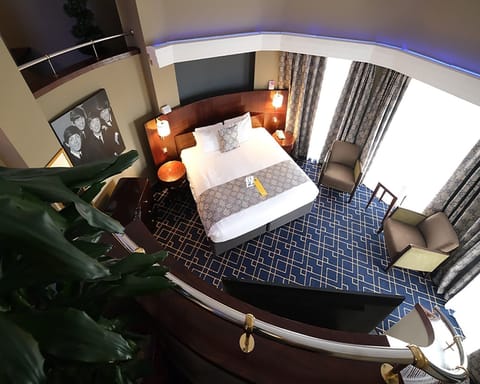 Junior Suite, 1 Queen Bed (Vintage Aircrafts View) | In-room safe, desk, laptop workspace, blackout drapes