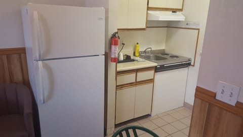 Studio | Private kitchen | Fridge, microwave, coffee/tea maker