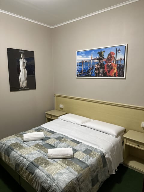 Double Room | Desk, iron/ironing board, free WiFi, bed sheets