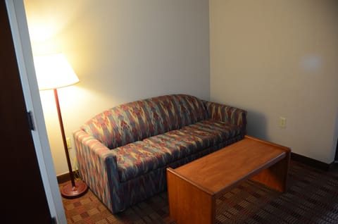 Studio Suite, 2 Queen Beds, Non Smoking | Living area | 39-inch TV with satellite channels