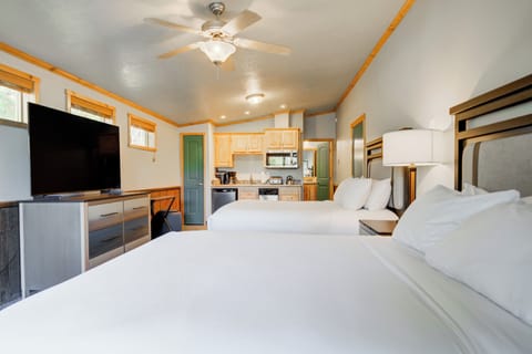 Deluxe Cabin, 2 Queen Beds | Free WiFi, bed sheets