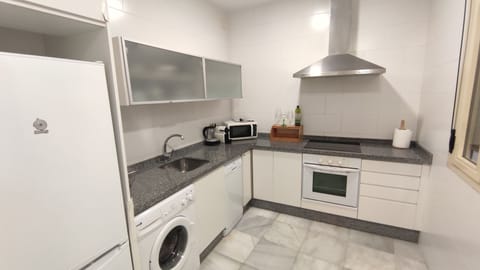 Deluxe Apartment, 2 Bedrooms, Kitchen | Private kitchen