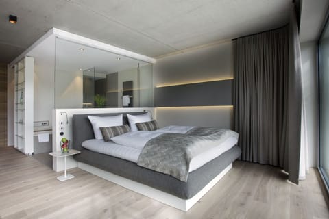 Loft, Lake View | Premium bedding, down comforters, minibar, desk