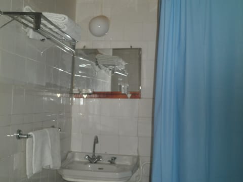 Double Room | Bathroom | Combined shower/tub, deep soaking tub, free toiletries, hair dryer