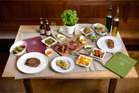 Lunch, dinner served; Regional cuisine, alfresco dining 