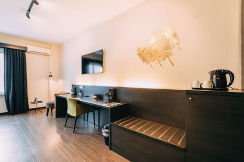 Down comforters, minibar, in-room safe, desk