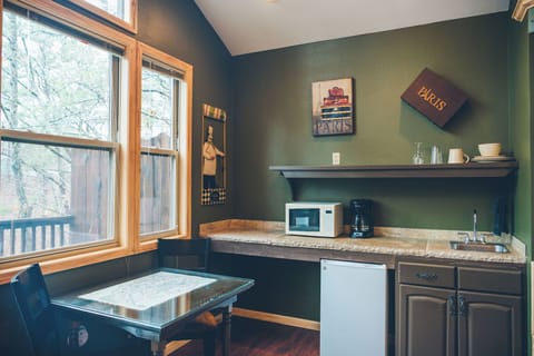 Romantic Tree House, 1 King Bed | Private kitchen | Coffee/tea maker, paper towels