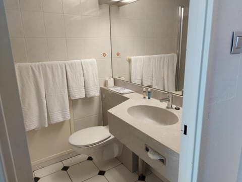 Double Room | Bathroom | Combined shower/tub, hair dryer, towels