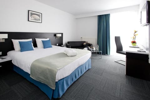 Double Room | In-room safe, desk, free WiFi, bed sheets