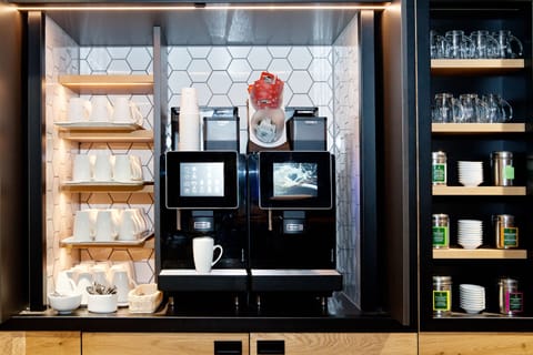 Daily continental breakfast (EUR 15 per person)