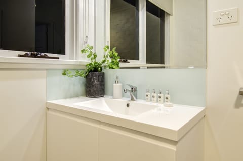 Townhome, 2 Bedrooms | Bathroom sink