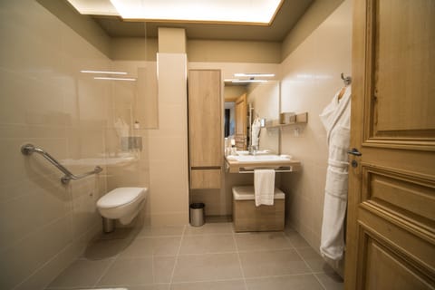 Classic Double Room | Bathroom | Shower, hair dryer, bathrobes, slippers