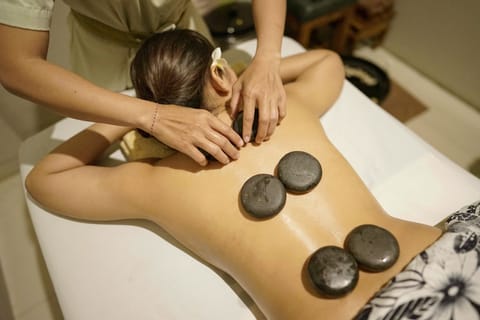 Couples treatment rooms, body treatments, aromatherapy, body scrubs