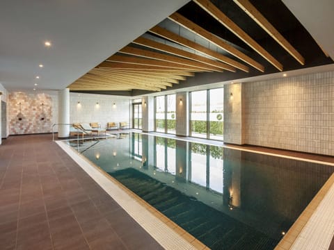 Indoor pool, sun loungers