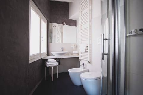 Standard Double or Twin Room | Bathroom | Shower, free toiletries, hair dryer, bidet