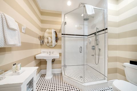 Premium Room | Bathroom | Designer toiletries, hair dryer, towels, soap