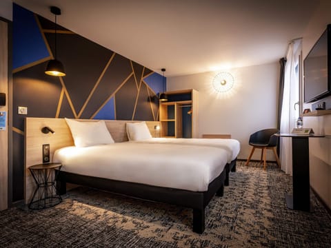 Standard Room, 2 Twin Beds | Hypo-allergenic bedding, soundproofing, free cribs/infant beds