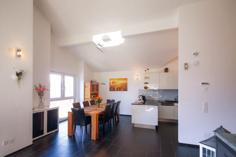 Apartment, 3 Bedrooms, Accessible, Smoking | Dining room