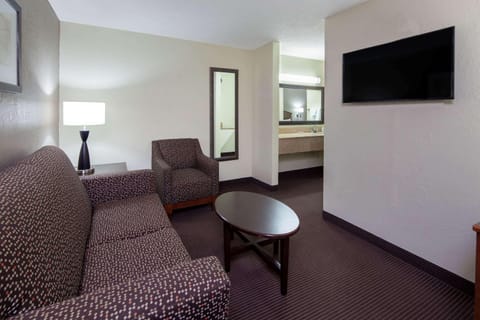 Suite, 2 Queen Beds, Non Smoking | Room amenity