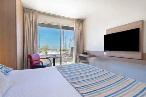 Superior Room, 1 Queen Bed, Non Smoking, Balcony (Twin bed on request) | Premium bedding, minibar, in-room safe, individually decorated