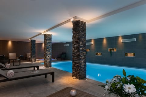 Indoor pool, sun loungers