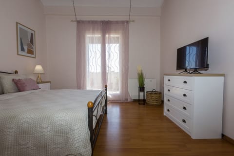 Family Apartment | Individually decorated, desk, iron/ironing board, free WiFi