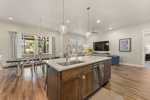 Townhome, 5 Bedrooms | Interior