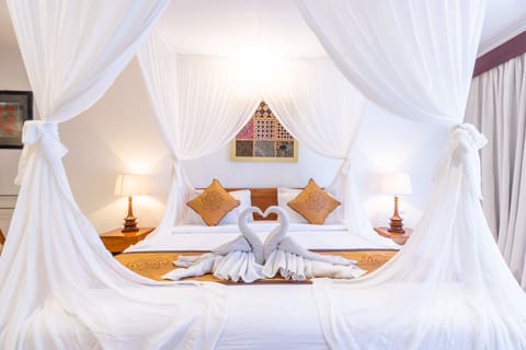 Super Deluxe Room | Minibar, in-room safe, desk, soundproofing