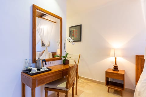 Super Deluxe Room | Minibar, in-room safe, desk, soundproofing