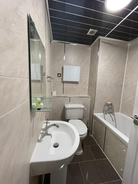 Standard Double Room, Ensuite | Bathroom