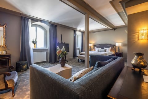 King's Suite | Premium bedding, minibar, in-room safe, individually decorated