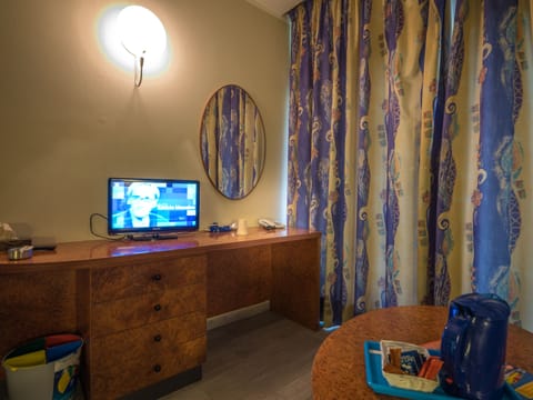 Superior Double or Twin Room | In-room safe, desk, bed sheets