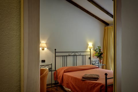 In-room safe, desk, bed sheets