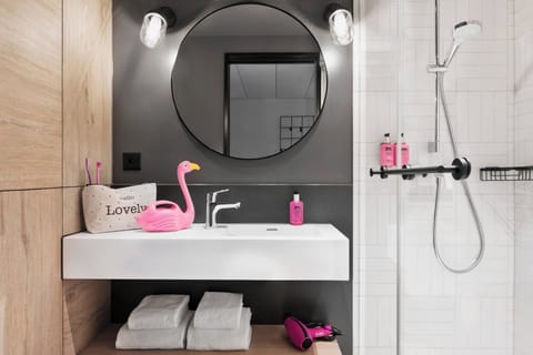 Shower, free toiletries, hair dryer, towels