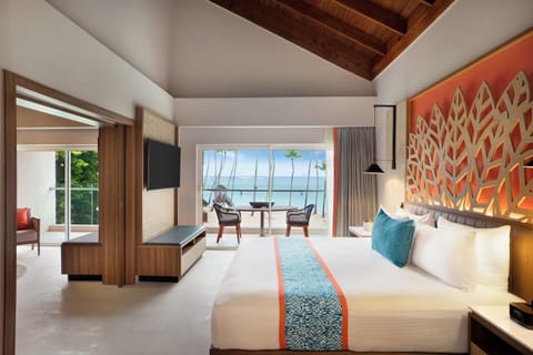 Enclave Suite Ocean Front - 1 King | Premium bedding, pillowtop beds, minibar, in-room safe