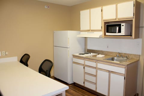 Studio, 2 Double Beds, Non Smoking | Private kitchen | Full-size fridge, microwave, stovetop, coffee/tea maker