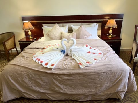 Presidential Suite | Premium bedding, down comforters, pillowtop beds, minibar