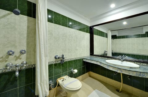 Standard Room, 1 Bedroom | Bathroom | Separate tub and shower, deep soaking tub, rainfall showerhead