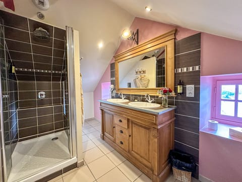 Free toiletries, hair dryer, bathrobes, towels