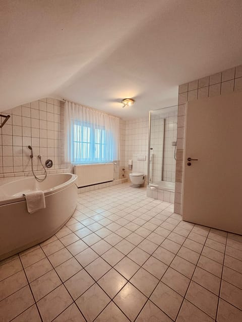 Standard Suite, Private Bathroom (Talblick) | Bathroom